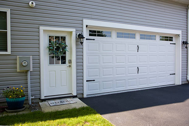 24/7 Emergency Garage Door Panel Replacement experts in Rooks County County, KS